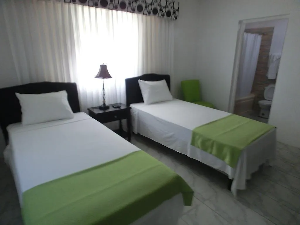 Kenwood Villa Suites Μοντέγκο Μπέυ