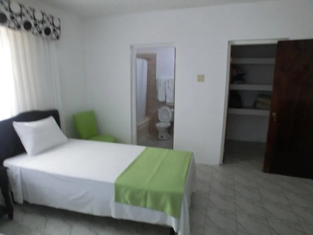 Kenwood Villa Suites Μοντέγκο Μπέυ