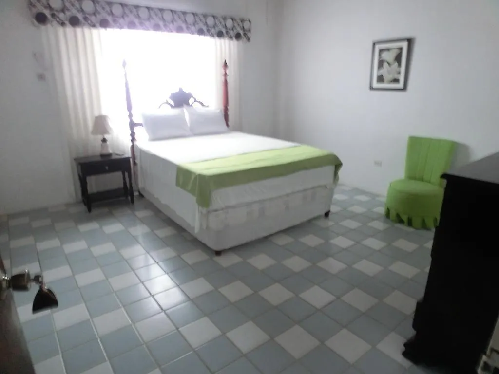 Kenwood Villa Suites Μοντέγκο Μπέυ