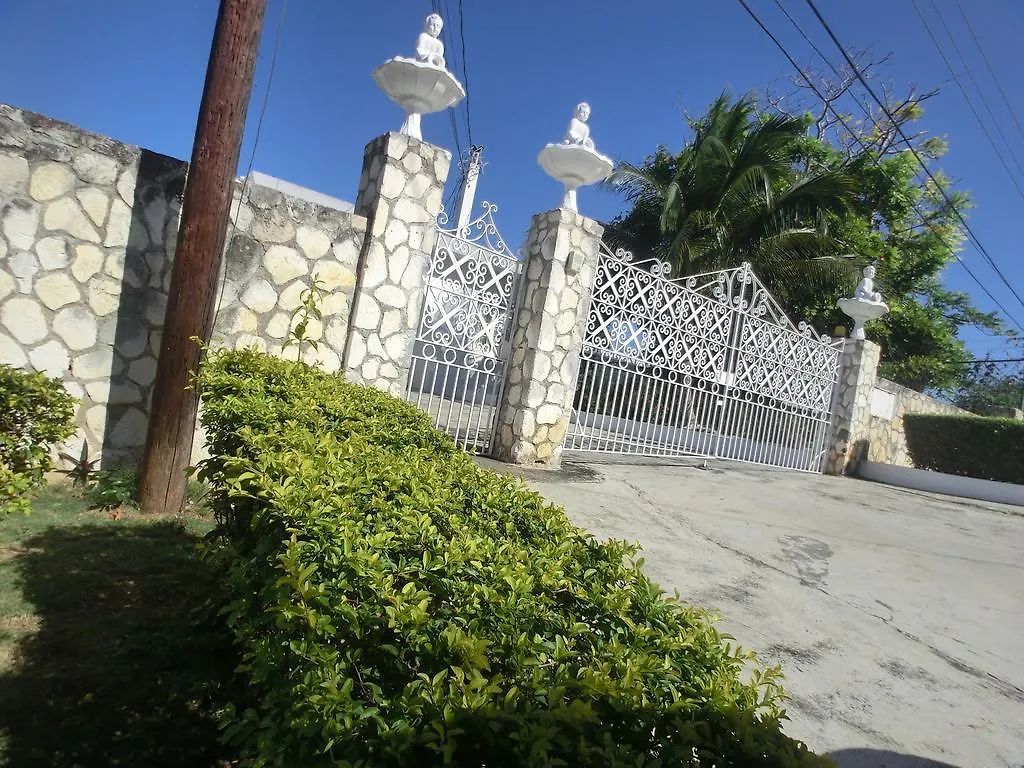 Kenwood Villa Suites Μοντέγκο Μπέυ